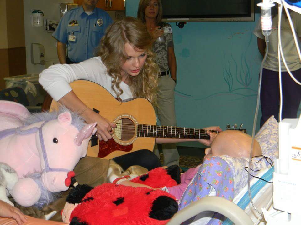 CTLaSalleBlanks's tweet photo. At 4, See how 1 woman helped a family who's girl was dying. She got Taylor Swift to CHKD! https://t.co/M22Khmn6Co https://t.co/iiERgkla7W