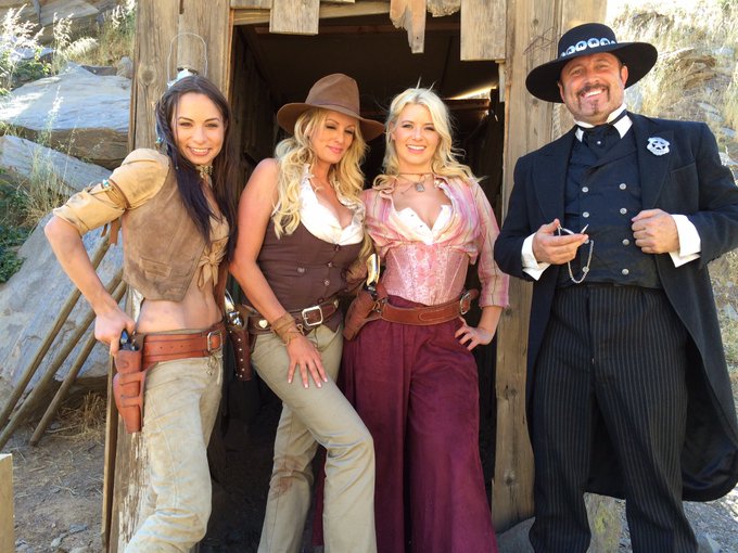 I became friends w/ this lovely lady on set for Wanted. My thoughts are w/ her family. 💕😪 RIP @Amber_Raynexxx<a href="/tag/albritearmy"class="tags"><span>#albritearmy</span></a><a href="/tag/albriteangels"class="tags"><span>#albriteangels</span></a>