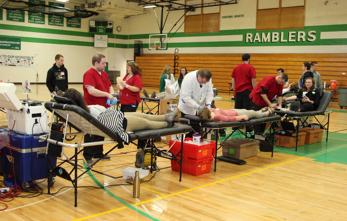 RegisCatholic's tweet image. Today, #RegisHS held its annual blood drive to help support the @RedCross. Thanks to everyone who donated! #BeAHero