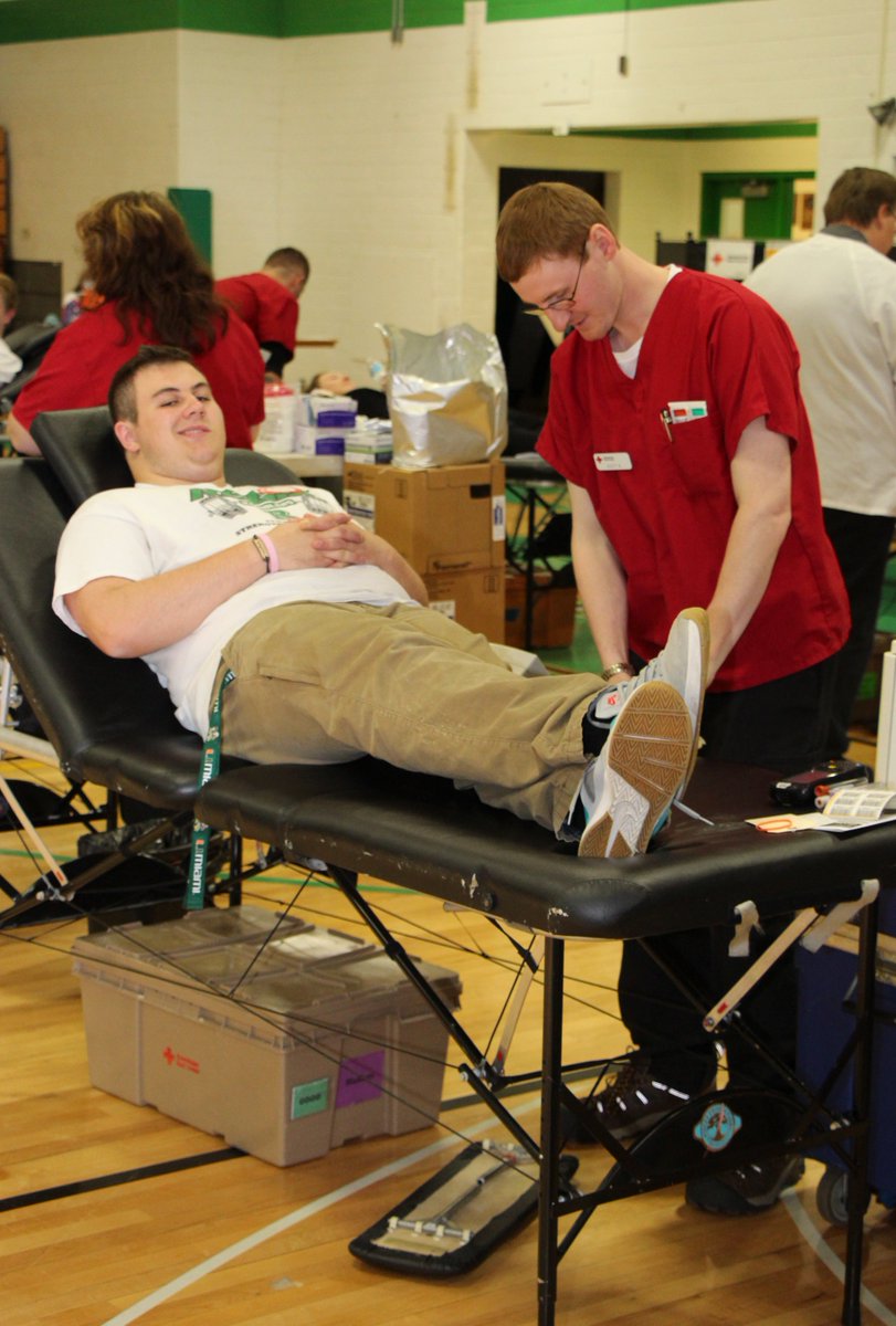 RegisCatholic's tweet image. Today, #RegisHS held its annual blood drive to help support the @RedCross. Thanks to everyone who donated! #BeAHero