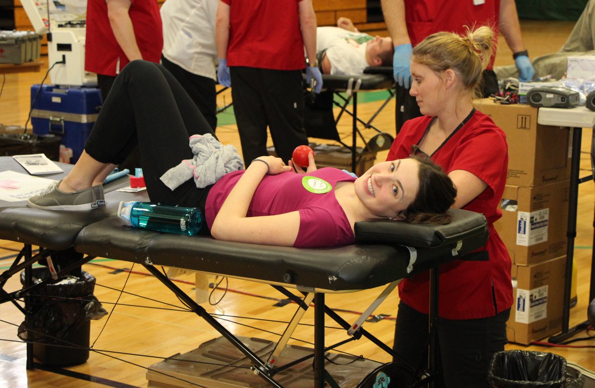 RegisCatholic's tweet image. Today, #RegisHS held its annual blood drive to help support the @RedCross. Thanks to everyone who donated! #BeAHero