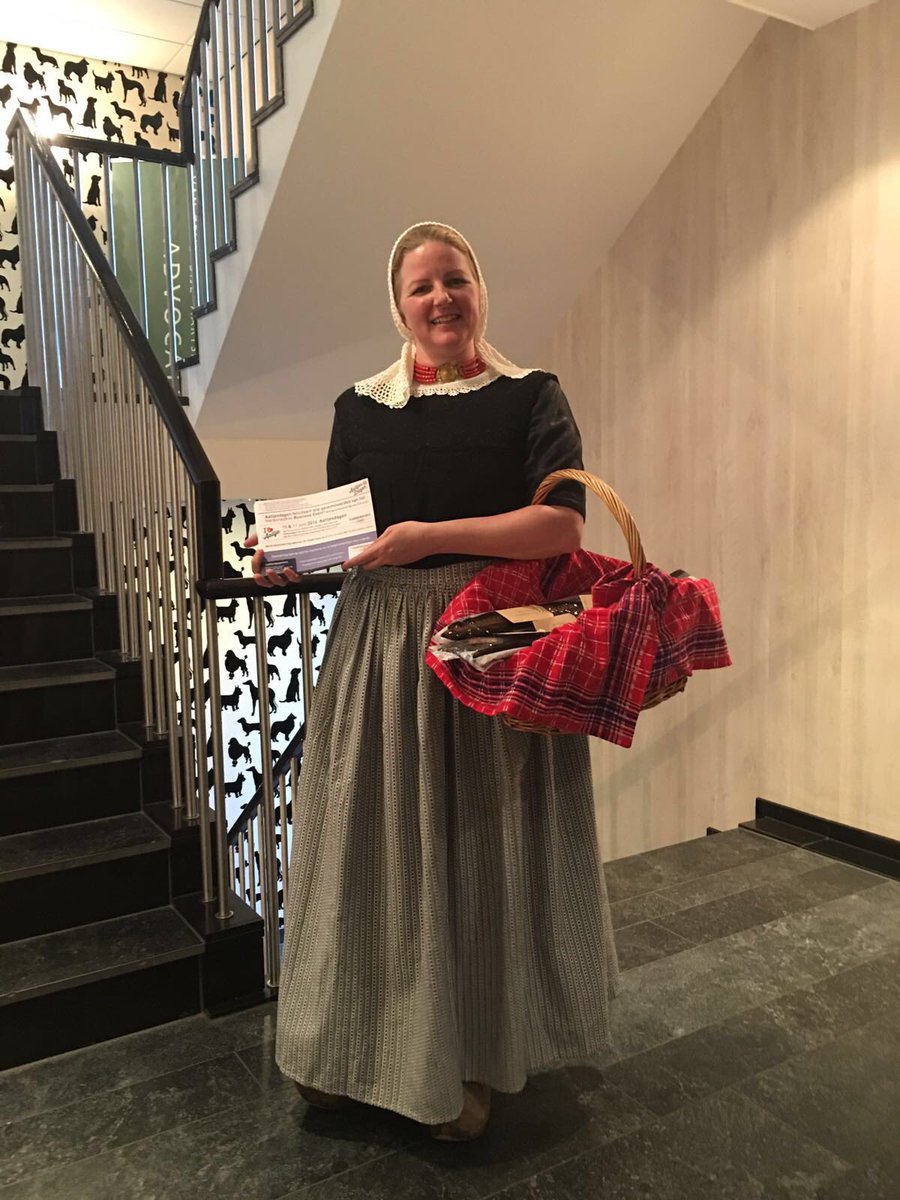 aaltjesdagen's tweet photo. Sponsor worden van de Aaltjesdagen 2016? Meld je op #BEH16 bij de moeder van Miss Aaltje!https://t.co/4txY7Kj9YZ https://t.co/kXih5G6Z9b