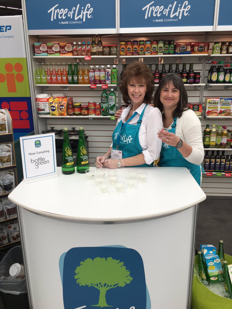 TreeLifeCan's tweet photo. We're at #GSFShow16 !! Come say hi to the team at booth #806 We're sampling @bottlegreen ! #gsfshow #bottlegreen https://t.co/KcmUmBn4M9