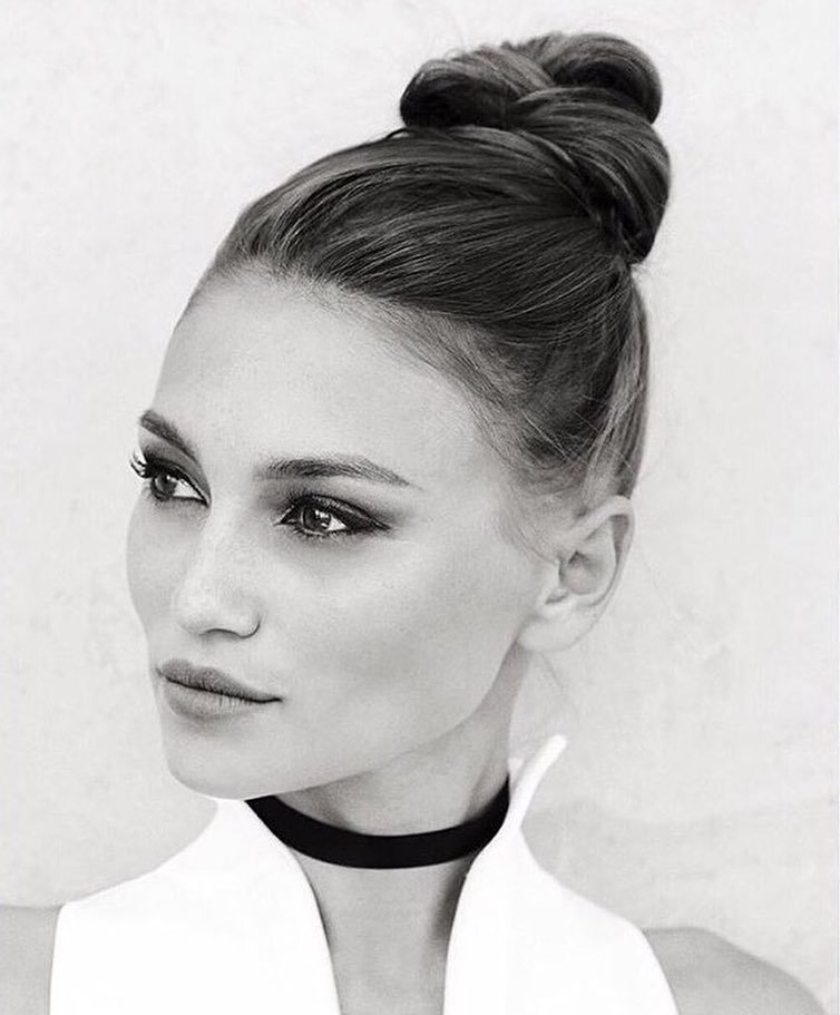 cds_global's tweet image. @ashikhmina from @visionlosangeles looking lovely #visionnation #vision #blackandwhite #choker #highbun #bun #elega…