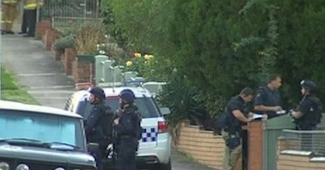 Express Live: Nicotine-craving ends 14-hour siege in Maribyrnong bit.ly/1qqm8oR