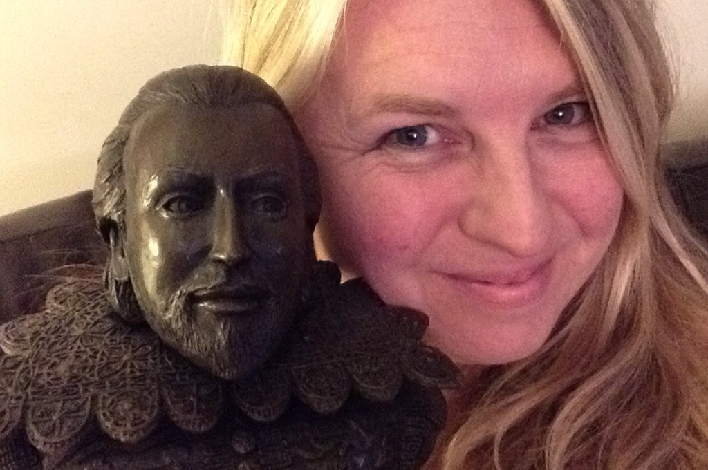 My own mini Methuen Shakespeare! <a href="/ShakespeareBT/">Shakespeare B Trust</a> #selfiewithshakespeare