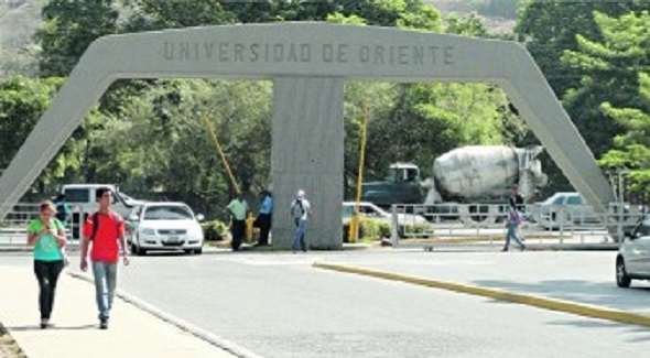 DiarioTalCual's tweet photo. HASTA QUE PAGUEN Profesores de la UDO suspenden clases https://t.co/Wb0ztESKyv https://t.co/TAF4x4nQ4d