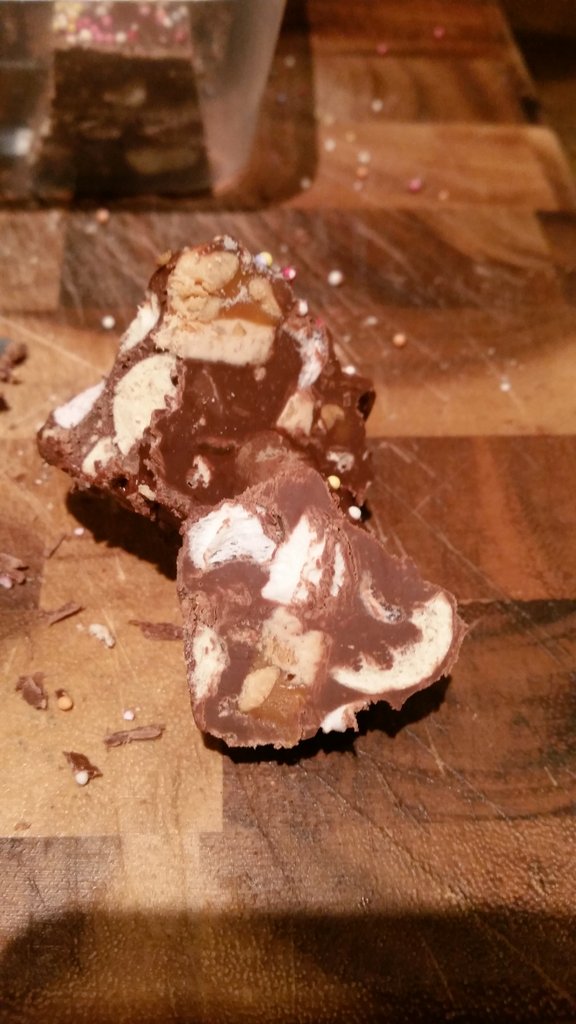 s_tailor's tweet photo. #SonumBakes Percy Pig #RockyRoads! #weekendbaking #imadethis #chocolate #birthdayparties #percypigs https://t.co/xHyC2UPw9I