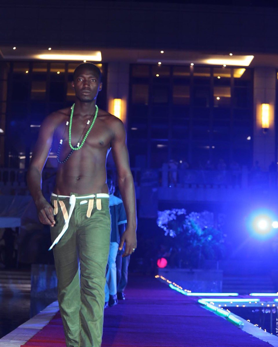 ConakryW's tweet photo. Designer : ROMZY 

#conakryfashionweek2015 https://t.co/kULTUQambV