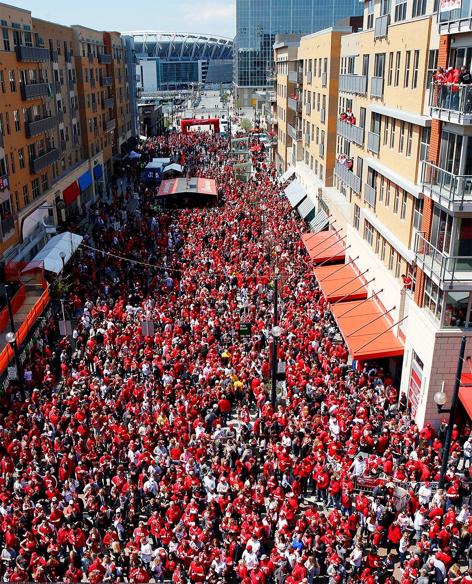 Reds's tweet photo. Not sure if anyone told you, but nobody does #OpeningDay like the Cincinnati #Reds. https://t.co/HmpztHVQoT