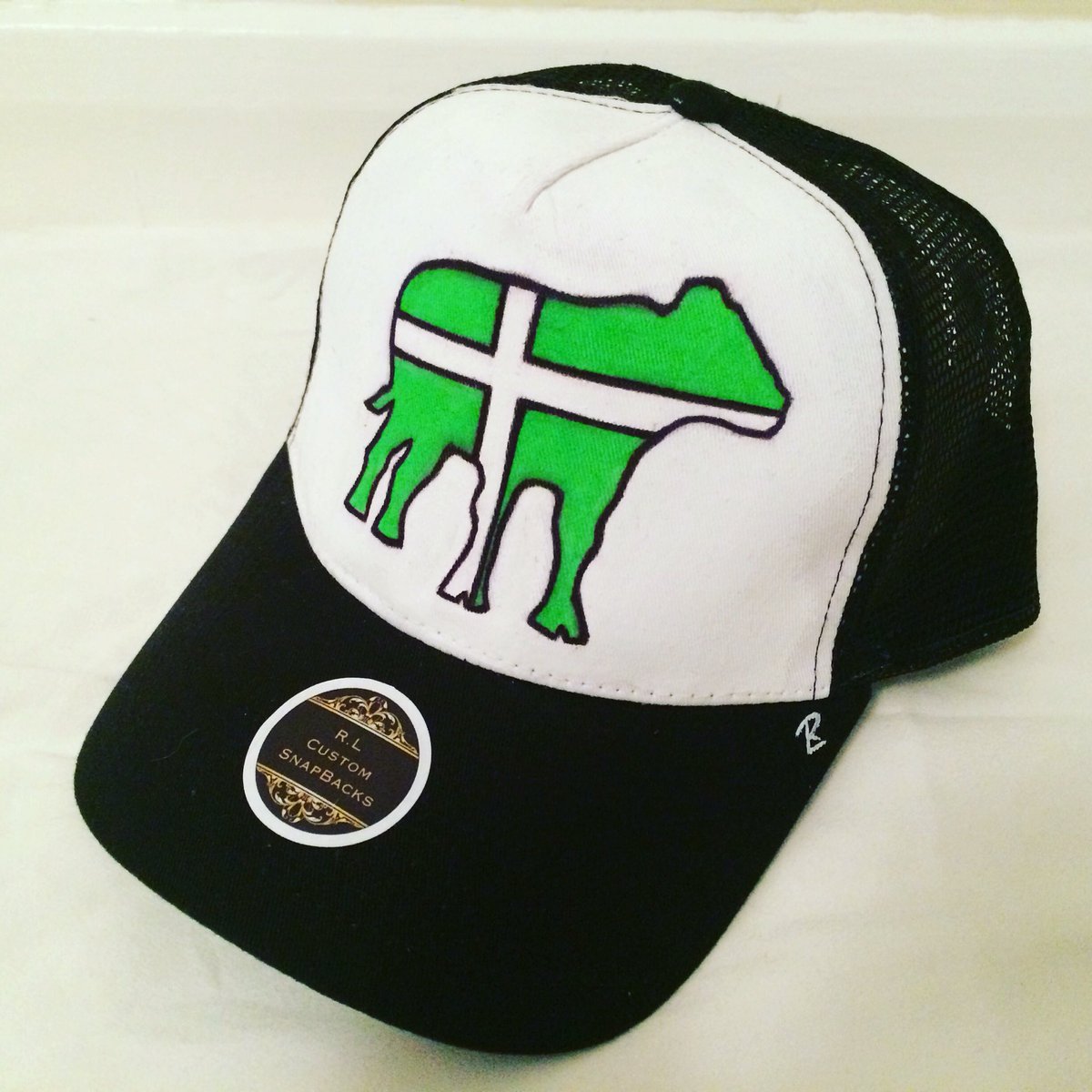 RLCustomSnaps's tweet image. Custom Devonshire cow trucker cap for pro rugby player Kieran Davies @NottinghamRugby #RLCustomSnapbacks #devon #cow