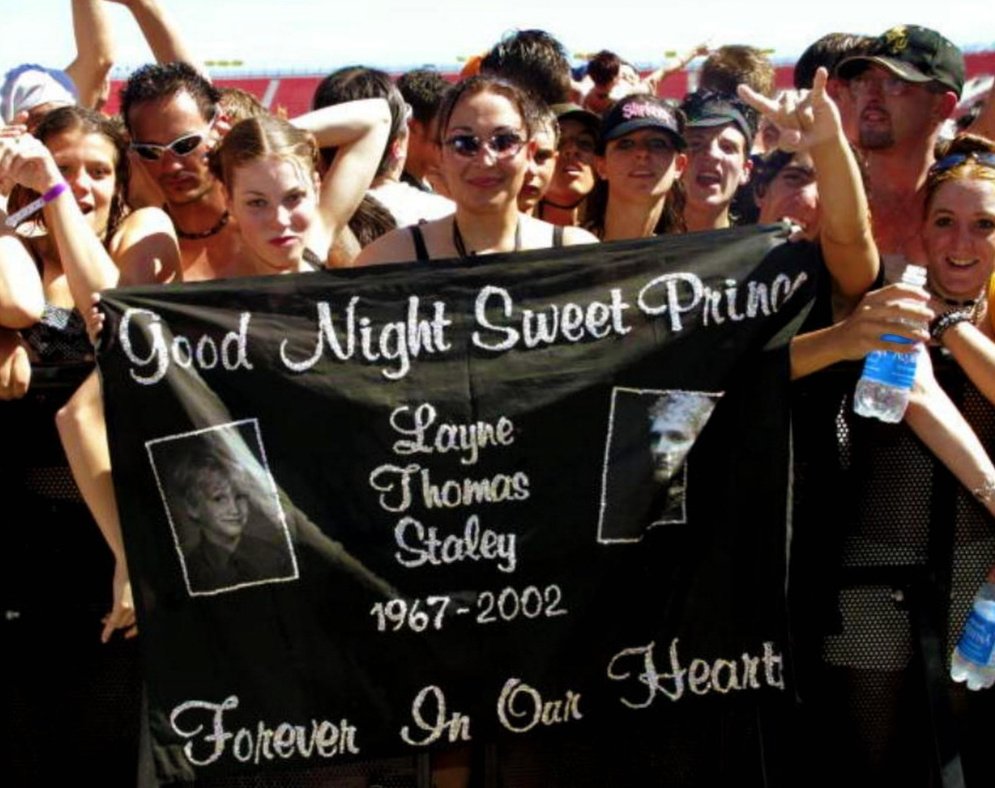 The Grunge Scene tweet media