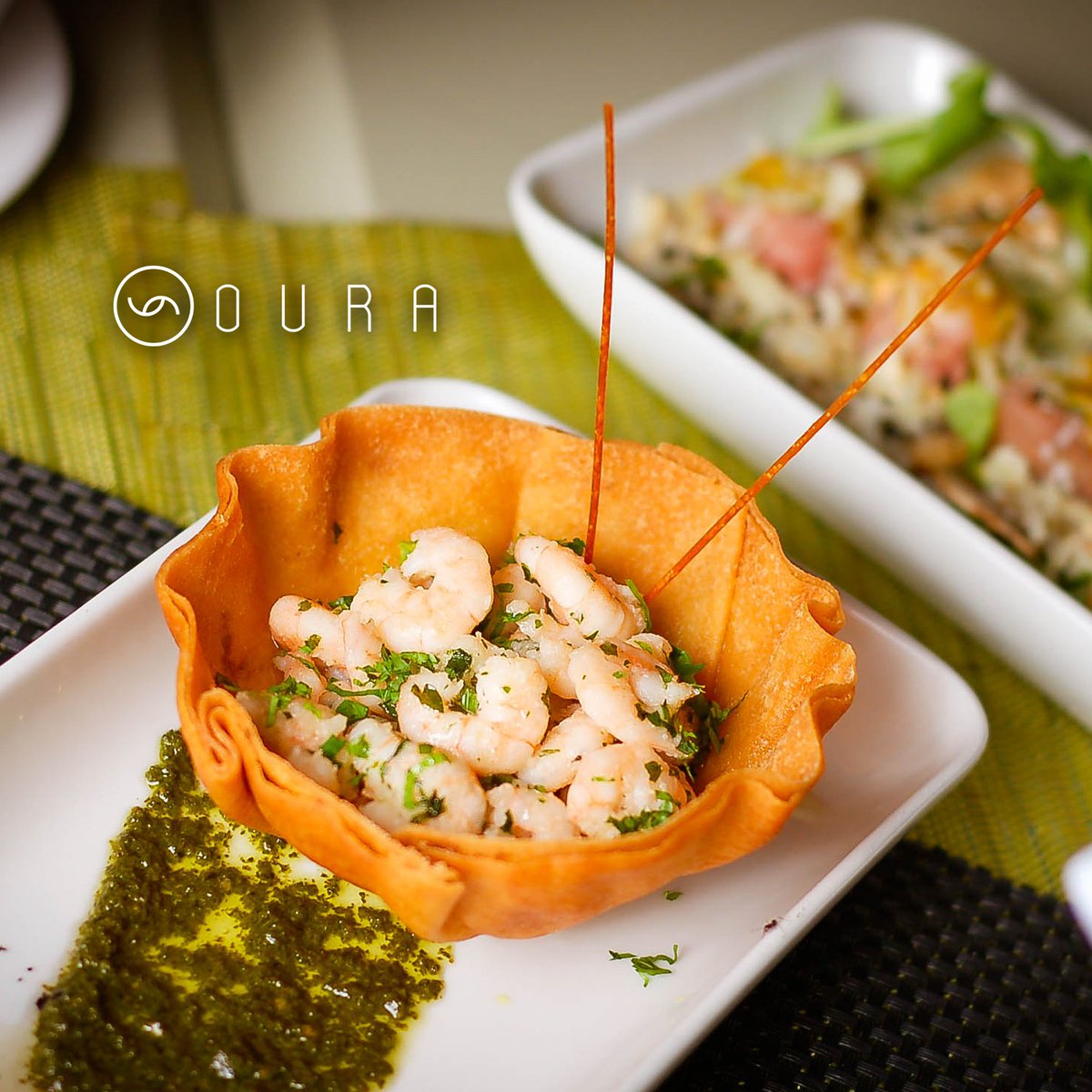 ourarest's tweet photo. La gente comenta que las mejores experiencias comienzan con unos deliciosos camarones al ajillo #Oura https://t.co/9lZflRn6hc