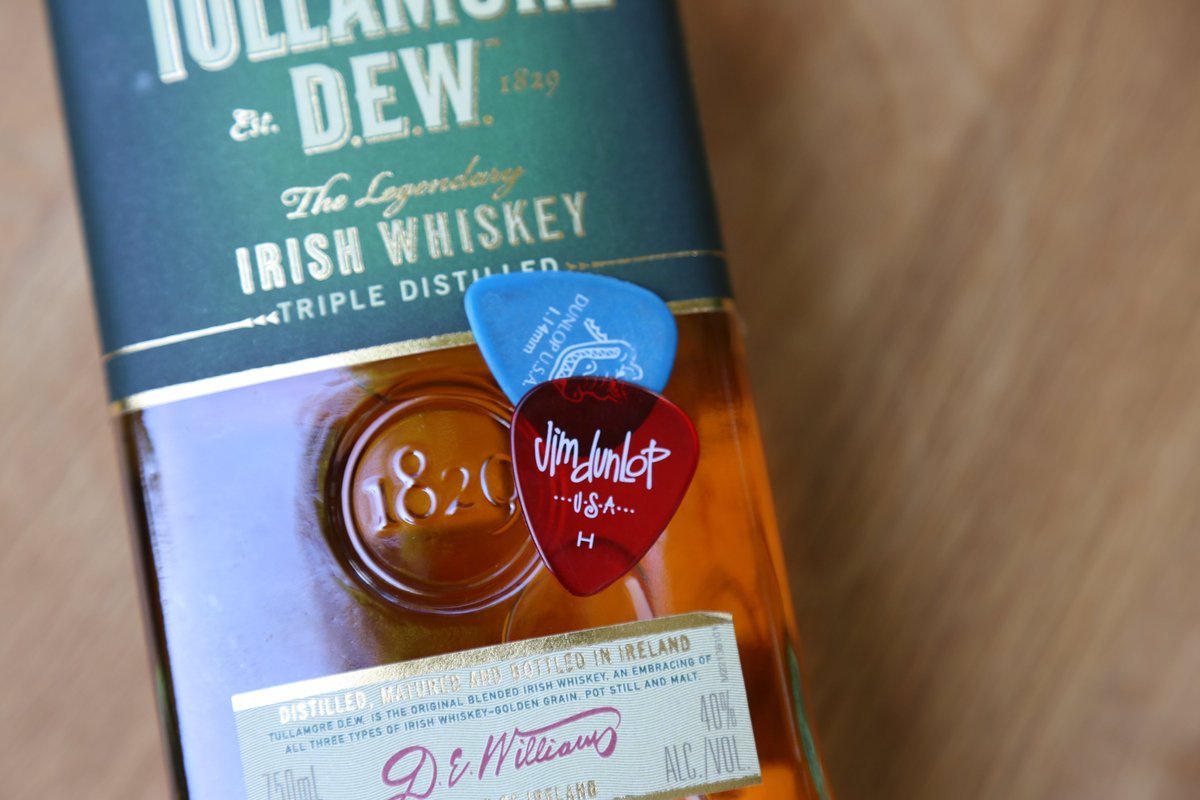 TullamoreDEWCL's tweet photo. ¿Qué guitarrista es al que más respetas? #TullamoreDew https://t.co/lPwBZzlLzm