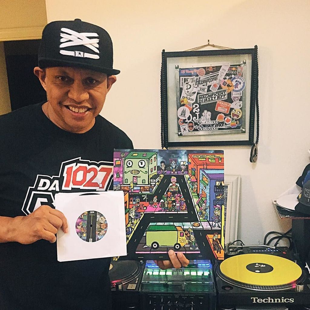 AboutTheGoods's tweet photo. @djkoole808 came by to grab the @battleave #attheave2! Thank you for the support.
#aboutt… https://t.co/5ZV9mmbEfx https://t.co/tvvahsyvLP