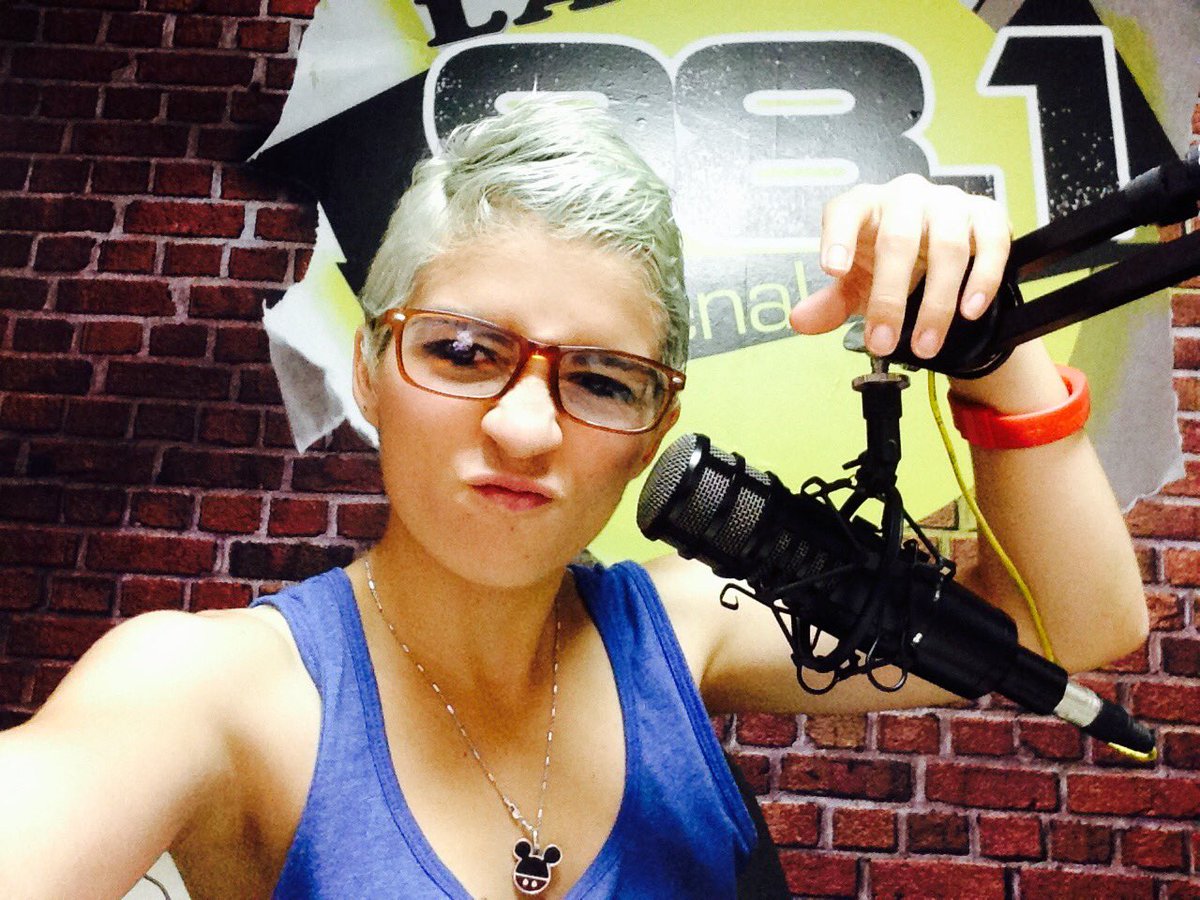 gabsuhn's tweet photo. #Full98 98.1 te suena. #98Voltios https://t.co/YLyFX9iAB7
