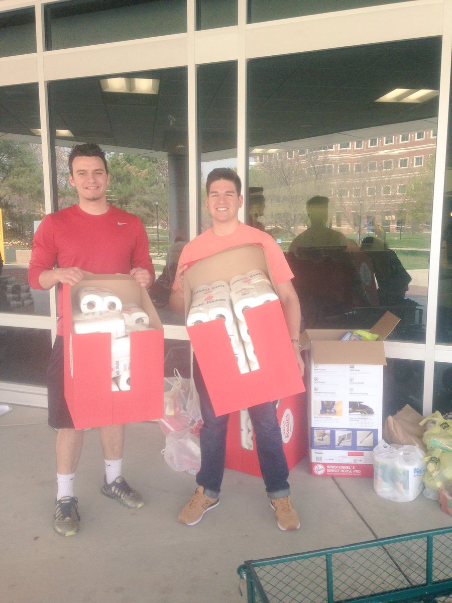 WSU_CSB's tweet photo. Thanks to @wsuDG and @SigEp_WichitaSt for participating in our #BasicNeedsDrive! https://t.co/wg3dcWKO24