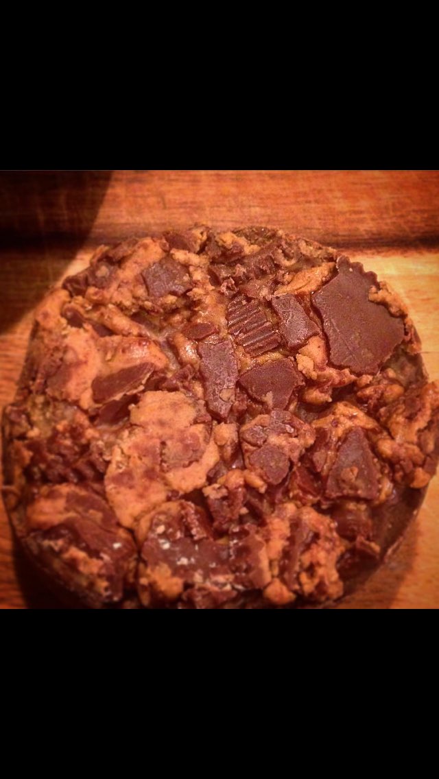 ThePhudgeCo's tweet photo. Reece's pieces phudge though 🙌🏻 #fudge #phudge #peanutbutter #Reeces #pieces #foodporn #chocolate #fudgemaker 😍 https://t.co/KokWQWqlvr