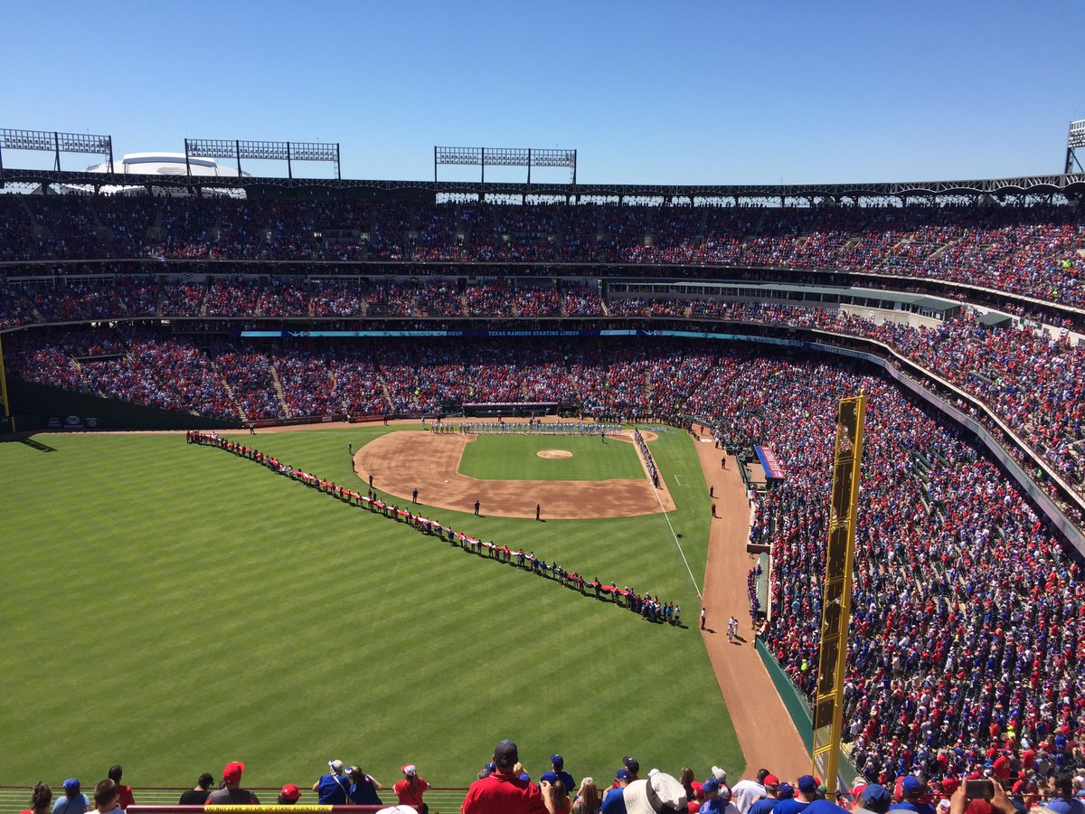 reddirtreview5's tweet photo. @NealMcCoy w/ @Rangers national anthem was unforgettable! Let's talk about it at https://t.co/oR4BbqO3Eg #sm_tamuc https://t.co/gHarVuvUAv
