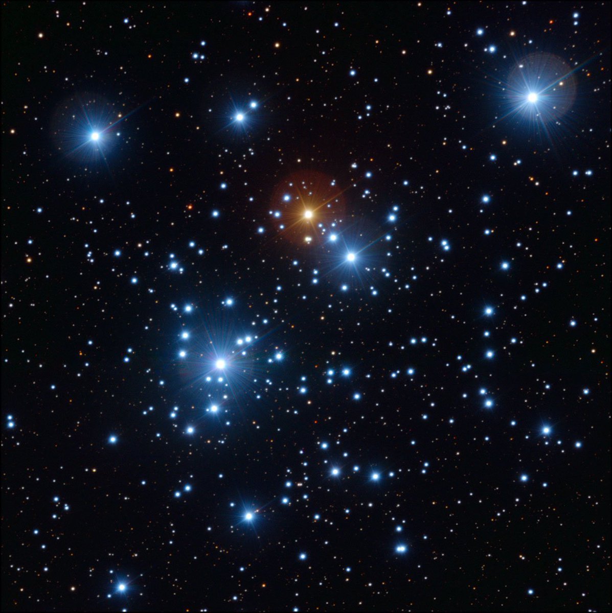 Spacescape__'s tweet photo. Jewel box cluster. https://t.co/puGDticRQz