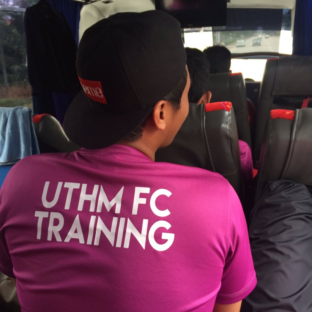 azmizulkiflee's tweet photo. Off to Bandar Penawar. 👾#UTHMFC https://t.co/ZNpwgvyYrm