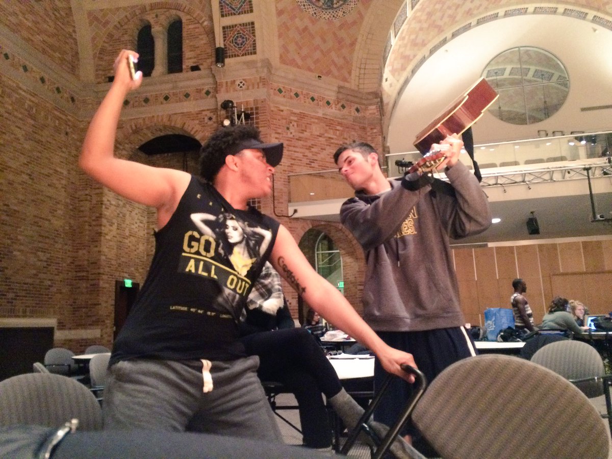 CanisiusRHA's tweet photo. LOLjk, they started fighting again #TakeItToTheRing 👊🏾💢 https://t.co/ssyQSK7dLy