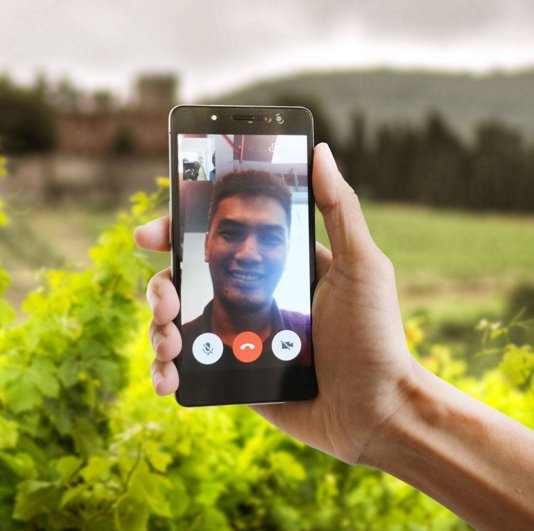 smartfrenworld's tweet photo. Berpindah ke video call dari telepon sangat mudah dgn #SmartfrenVoLTE di Andromax E2! https://t.co/GahA5zM6ps https://t.co/aYluOi0FAR