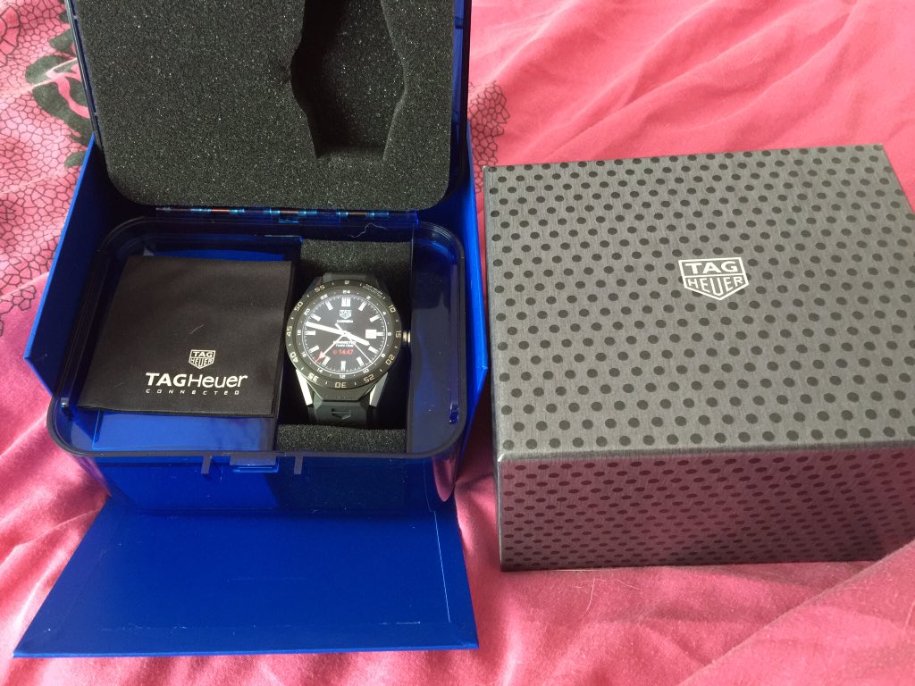 edcarr05's tweet photo. @TAGHeuer well I now have my tag connect just waiting for the red strap and I'm all set https://t.co/3LcN5MxUmo