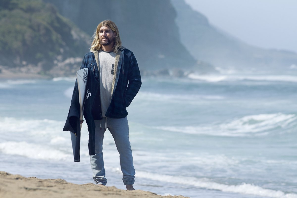 PipingHotSurf's tweet photo. Layered up or just a wetsuit, a guy's gotta look good. #PipingHotAustralia #WadeCarmichael https://t.co/hepsWJfrm5