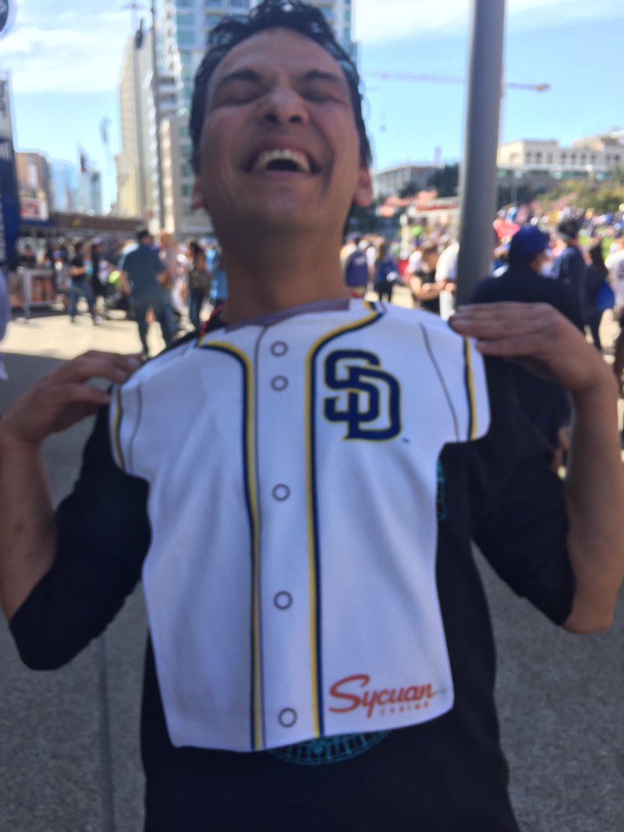 CALIGIRL0107's tweet photo. #SDOpeningDay https://t.co/iMzUU22JoX