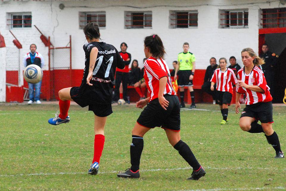 #FútbolFemenino Por la Fecha 1. #EDLP recibirá a #Huracán el jueves 7/4 a las 16.00 en City Bell (Reprogramado).