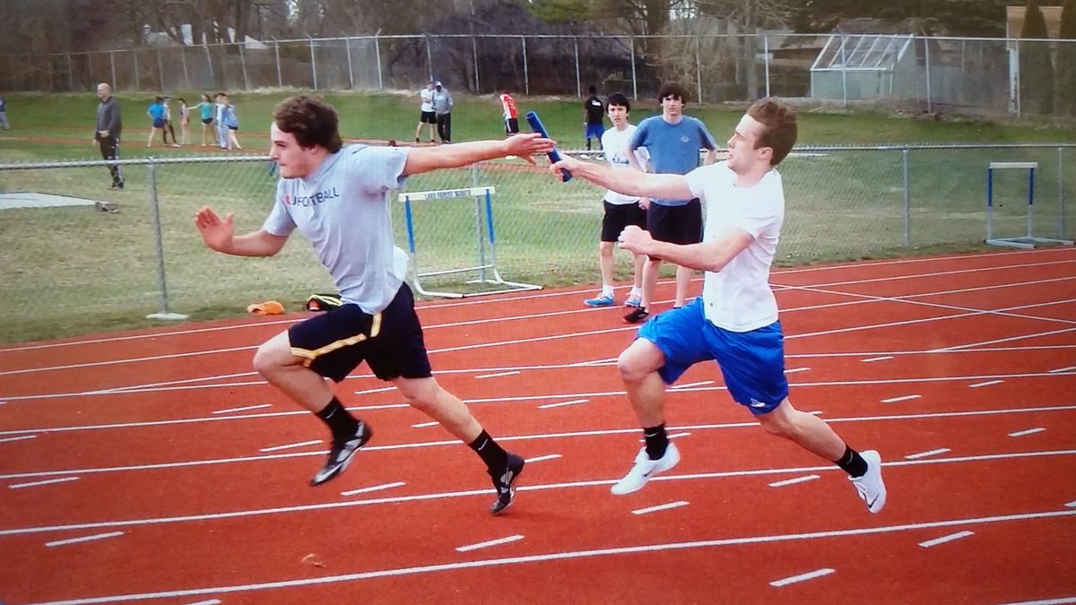 LFHStrack's tweet photo. @AdamsIsland to @Austin_Mac96 back in 2014. No wonder they ran 42.06. Look at that target! Hurdlers are in awe. https://t.co/8Ian8gewWi