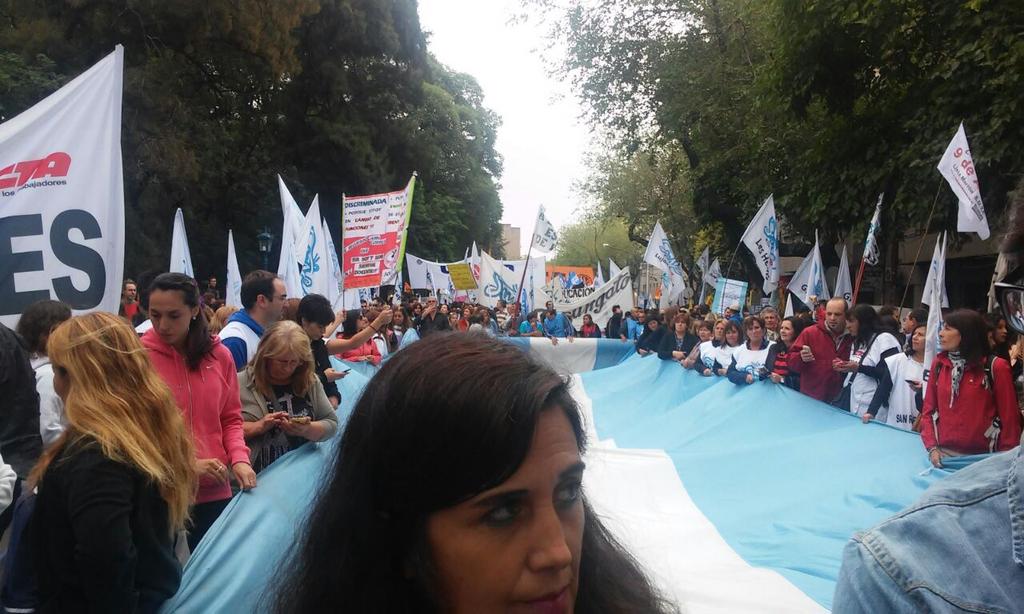 gustavocorrea77's tweet photo. En imágenes el #paronacional #unidaddelostrabajadores @Supomok @SIPESmendoza @CtaMza @ApelPrensa https://t.co/7xP3VxBLnm