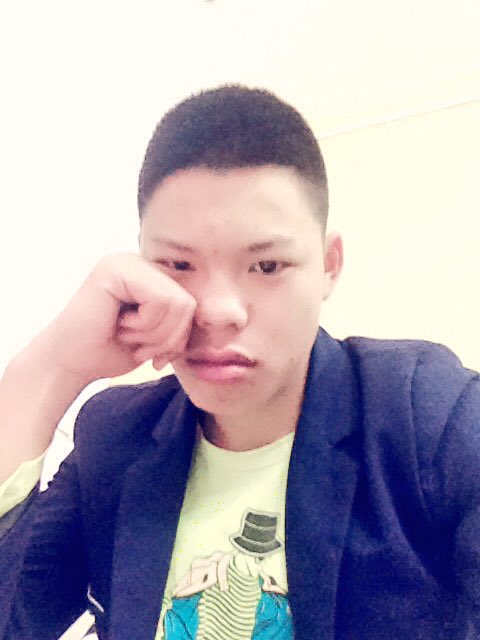 wangjifa's tweet image. 我发型好丑哦