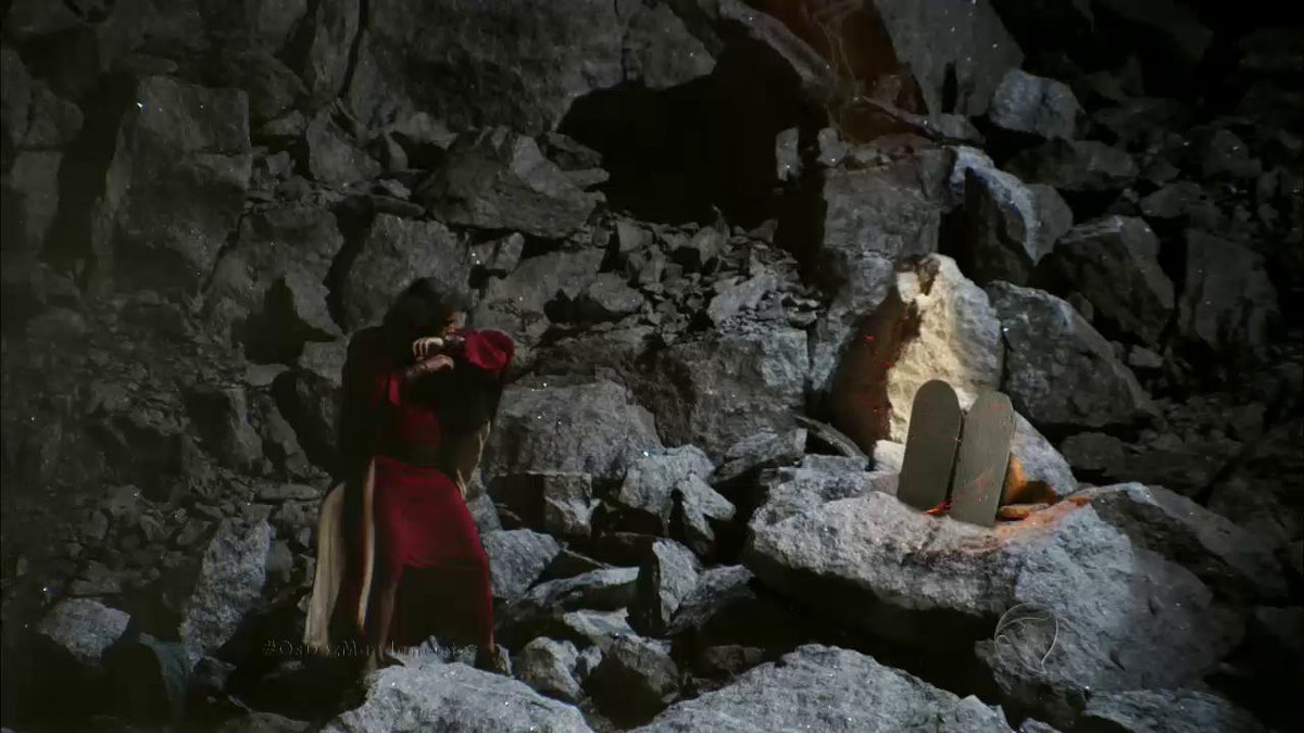 Deus escreve os mandamentos em novas tábuas da Aliança #OsDezMandamentos