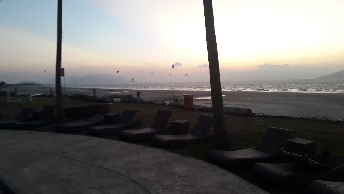 NTYResort's tweet photo. Sunset &amp; Kite. Still windtime at NitroCity. #panama #puntachame #VisitPanama #panamapapers #live #play #stay #refuel https://t.co/1Z05k7XLKM