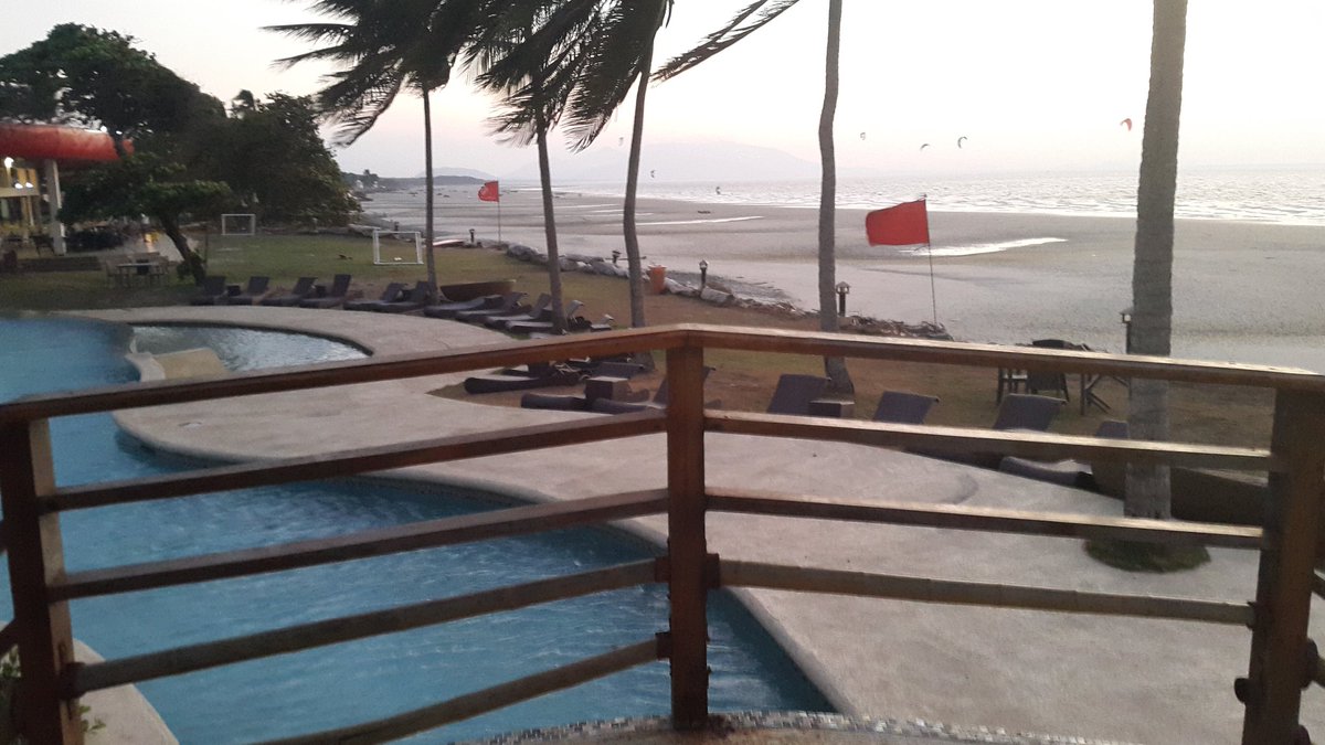 NTYResort's tweet photo. Sunset &amp; Kite. Still windtime at NitroCity. #panama #puntachame #VisitPanama #panamapapers #live #play #stay #refuel https://t.co/1Z05k7XLKM