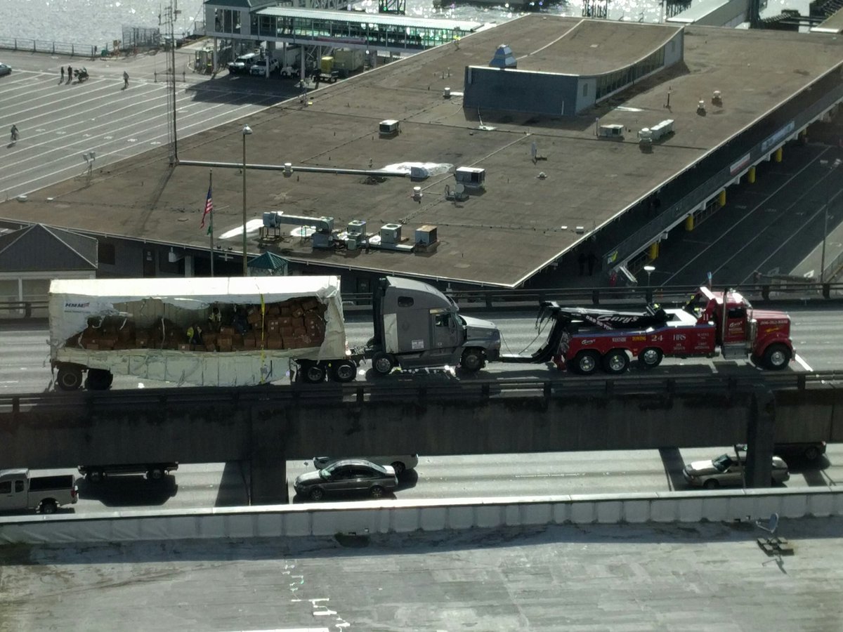 jesseweed's tweet photo. @wsdot_traffic removing overturned semi #fishtruck2 https://t.co/JCEbtvzLNG