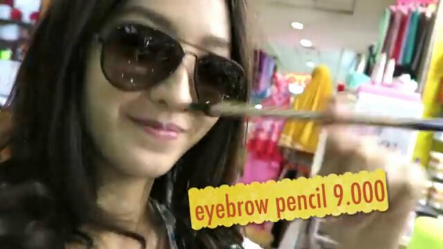 dinadh97's tweet photo. @15natashawilona kmu kalo lg pake kacamata cantik nya jadi nambah tau wil,emng the best dah kamu mah wil:) https://t.co/q6uGR1S2yM