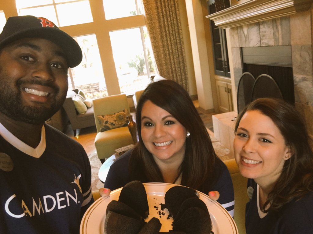 RuthieDeluna's tweet photo. Some treats from our residents for us on #OpeningDay #DROChappy let's go RANGERS! https://t.co/YioKgIeZaw