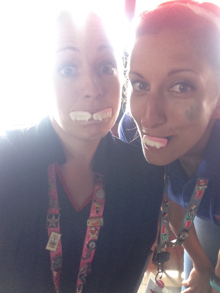 tori208's tweet photo. @cramrakha #CasablancaChilis #todayschilis #trainerlove #EatWork https://t.co/tHJ8EXQQRU
