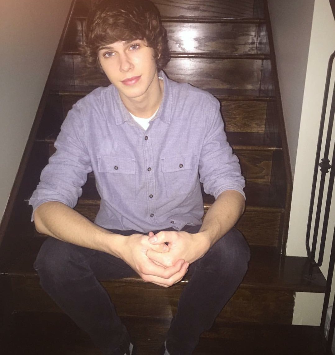 carlchiasson_'s tweet photo. Don't forget to smile 😘 https://t.co/3L5UBI4v2a