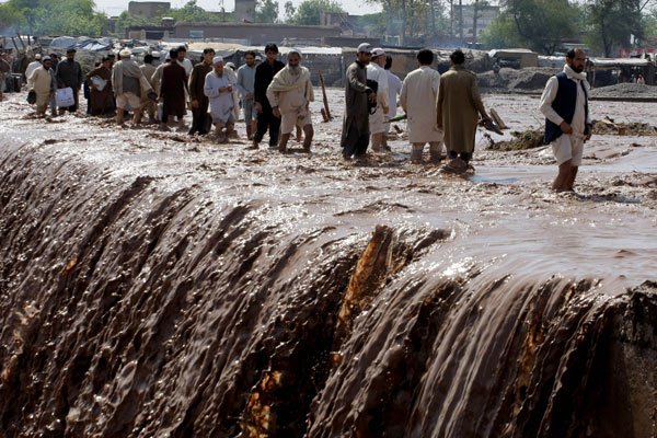 PDChina's tweet photo. At least 65 killed, dozens of others injured in rain-triggered accidents in #Pakistan over the past 3 days: reports https://t.co/lk04KX1AIG