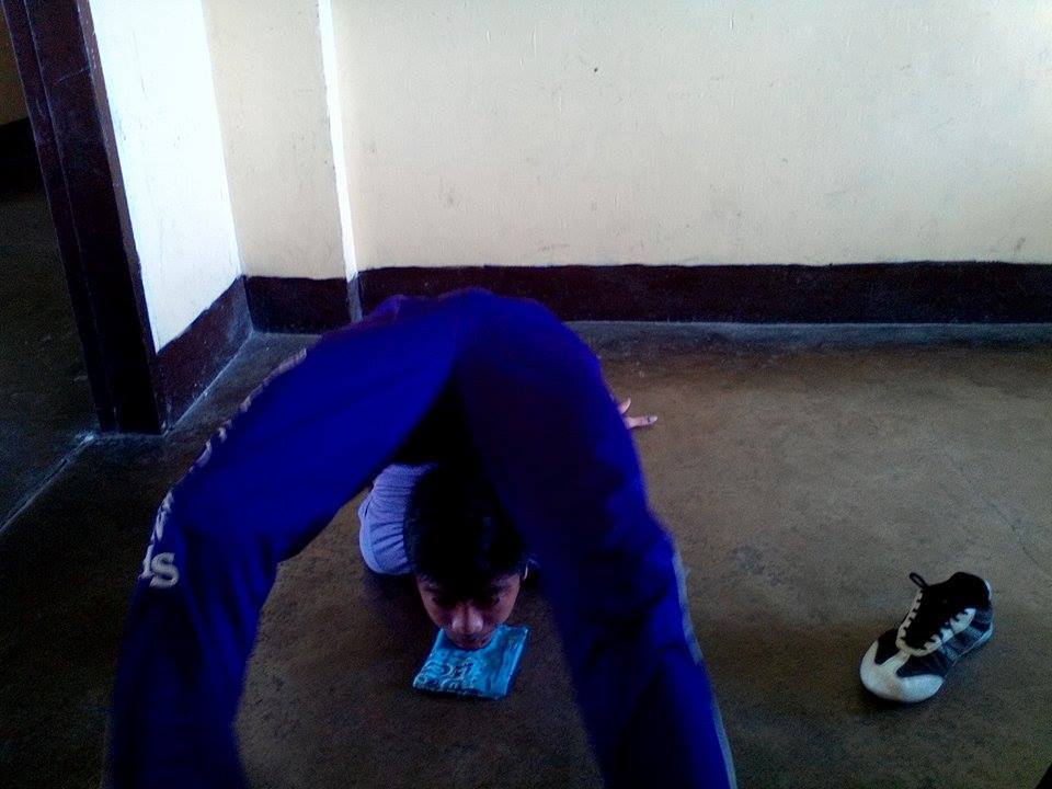 Miana_Fresh's tweet photo. Chest Stand 👇👇 #Flexible #ConTortionist ❤❤👍👇 https://t.co/9WatJB0XHV