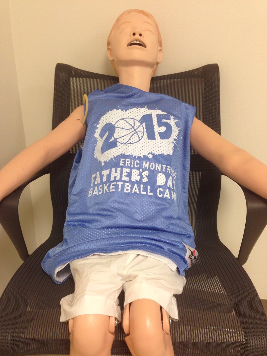 UNCsim's tweet photo. A bit late but Bruce is ready for tipoff in his favorite jersey! @ericmontross @uncchildrens #UNCsim #GoHeels https://t.co/Xz7hgPLNcN