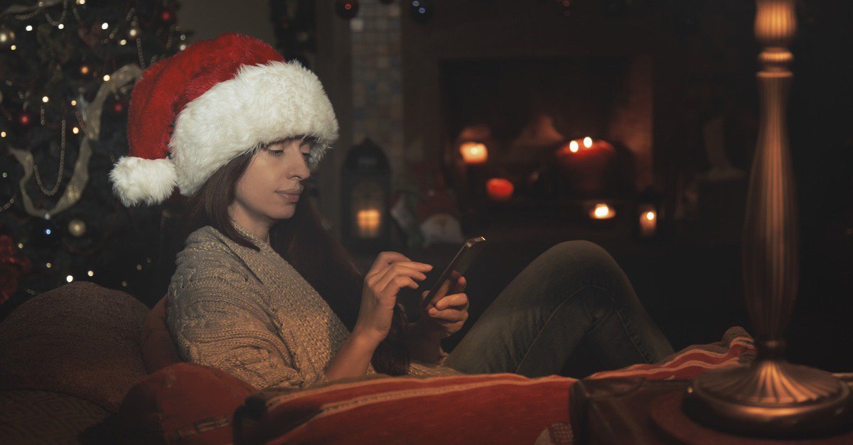 archipelagosoci's tweet photo. The complete guide to wishing holiday cheer on social media #socialmedia https://t.co/LBisdOuQvf https://t.co/vAVsG5y91c