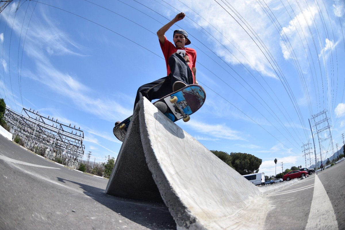 JankHouse's tweet photo. #UrbanSkateProject @The_Hemmie
#BuildDIY #DIYspots ๐ธ @BiggieJM https://t.co/7DePA3f1ST