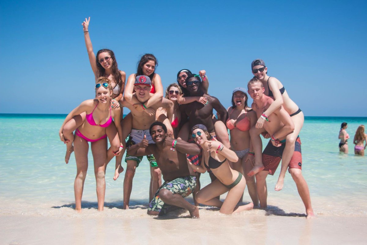 StaStudenttrip's tweet photo. Here's to generations of STA s-trips!Sign up tonight using the code BUMAK to be apart of one of these great times!☀️ https://t.co/YP4eZfTyvu