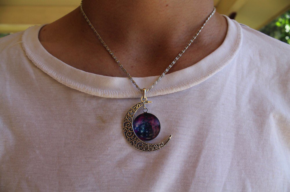 Shoplunati's tweet photo. 💜 Necklace Sale 💜

All moon necklaces are on sale for $9.99! 🌌 

Shop: https://t.co/w2w2kZgCyR https://t.co/vIz9q7eSYz