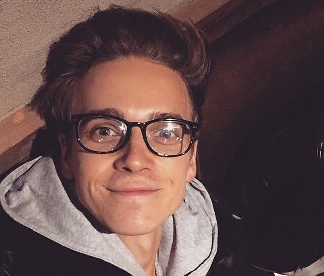 demdemples19's tweet photo. This boy is my everything he makes me smile and laugh until I cry. Your my sunshine my everything joe @Joe_Sugg https://t.co/FwG1DBzzZa